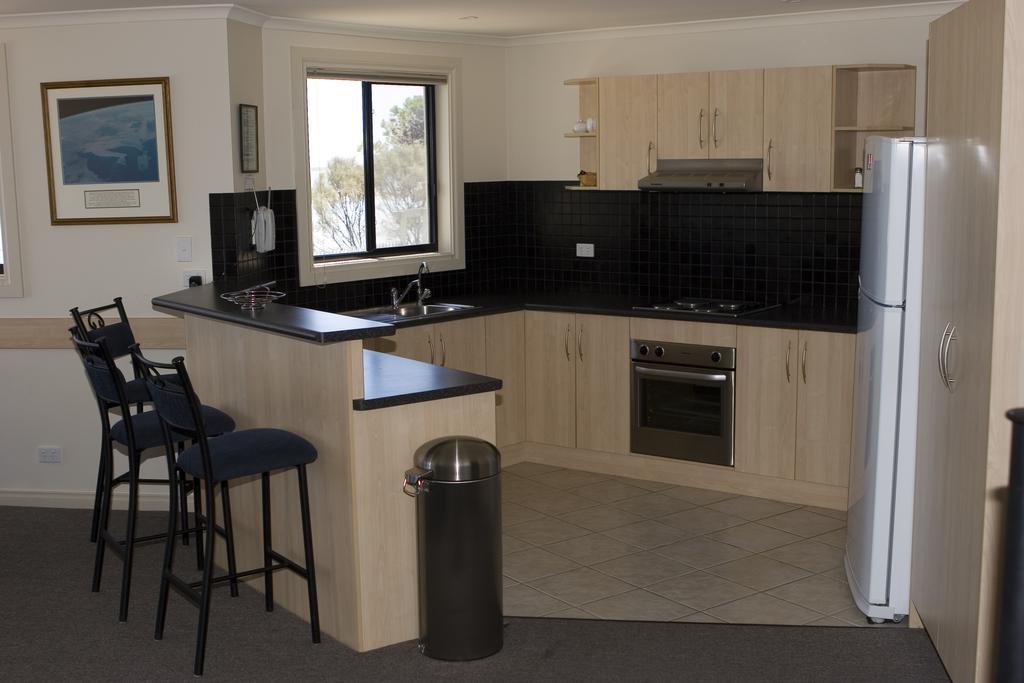 Cliff House Beachfront Villas Moonta Room photo
